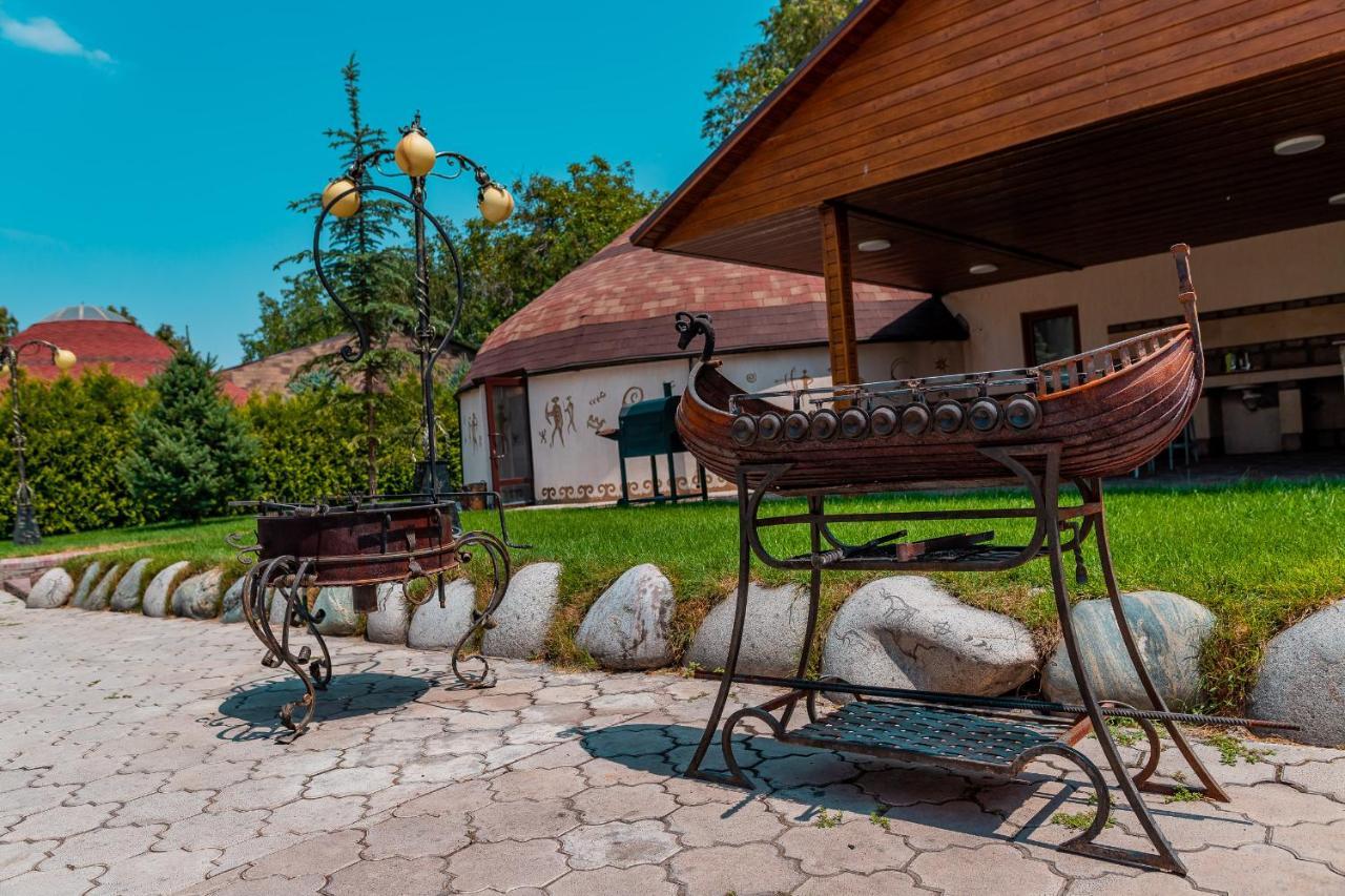 Gоlden Dragon Villa Hotel บิชเคก ภายนอก รูปภาพ