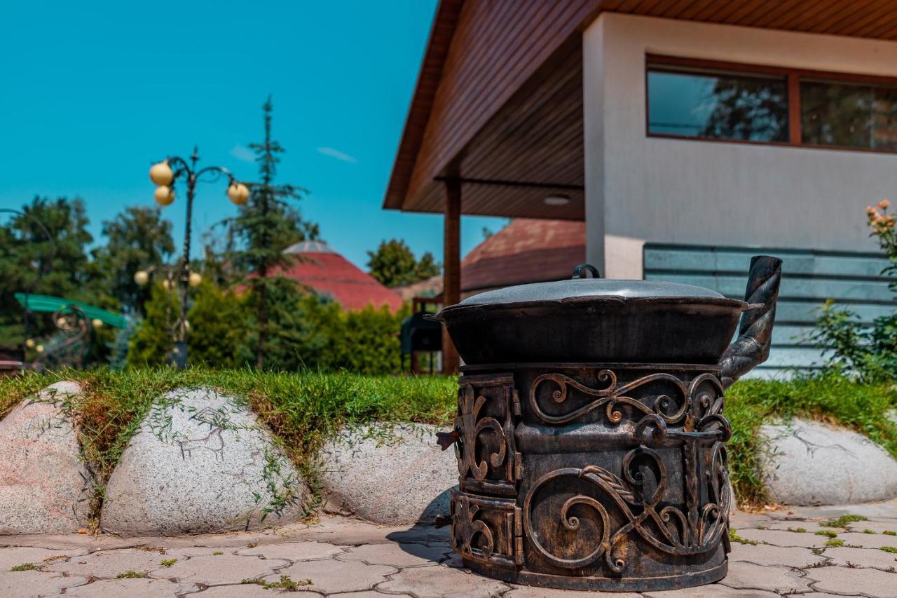 Gоlden Dragon Villa Hotel บิชเคก ภายนอก รูปภาพ