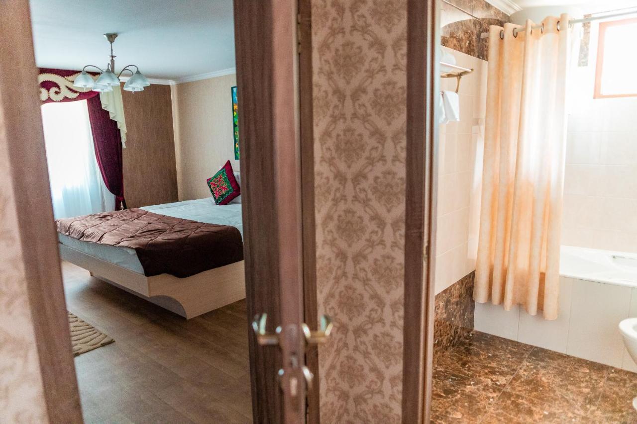 Gоlden Dragon Villa Hotel บิชเคก ภายนอก รูปภาพ
