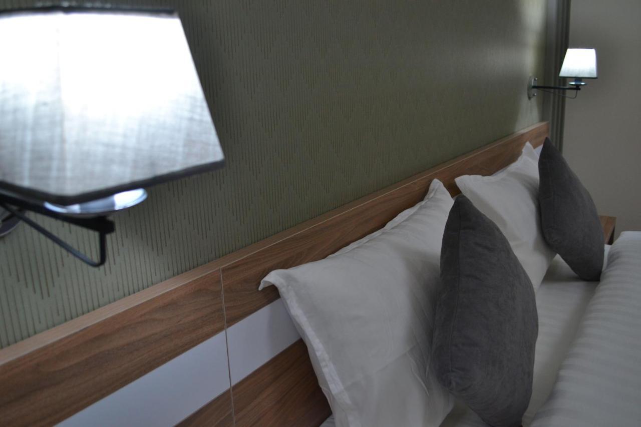 Gоlden Dragon Villa Hotel บิชเคก ภายนอก รูปภาพ