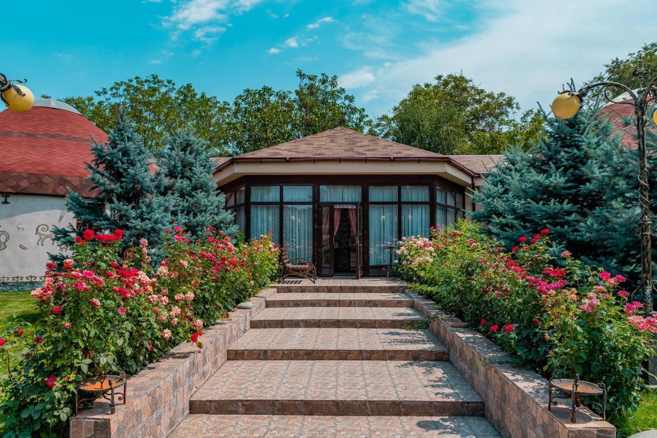 Gоlden Dragon Villa Hotel บิชเคก ภายนอก รูปภาพ