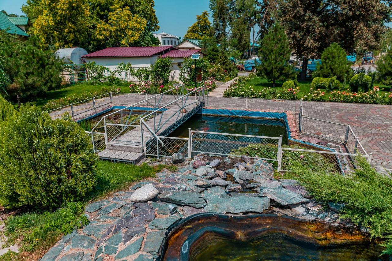 Gоlden Dragon Villa Hotel บิชเคก ภายนอก รูปภาพ